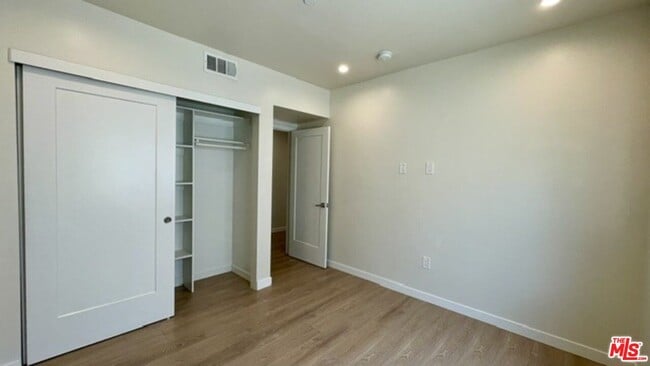 Building Photo - 5230 Satsuma Ave
