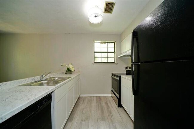 Building Photo - Charming 2BR Unit in Tallahassee