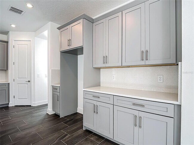 Building Photo - 410 S Westshore Blvd