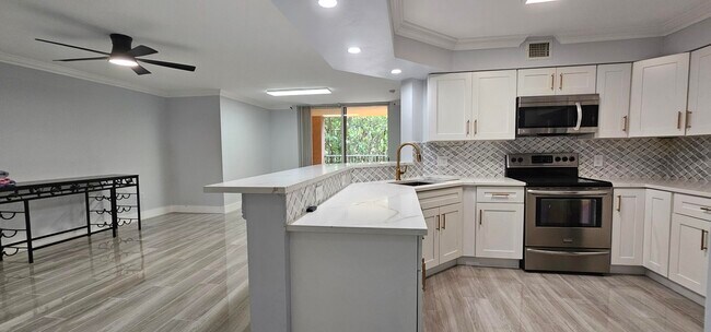Building Photo - 400 Scotia Dr