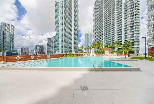 Building Photo - 350 S Miami Ave