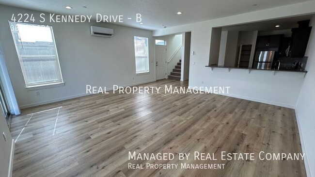 Building Photo - 4224 S Kennedy Dr