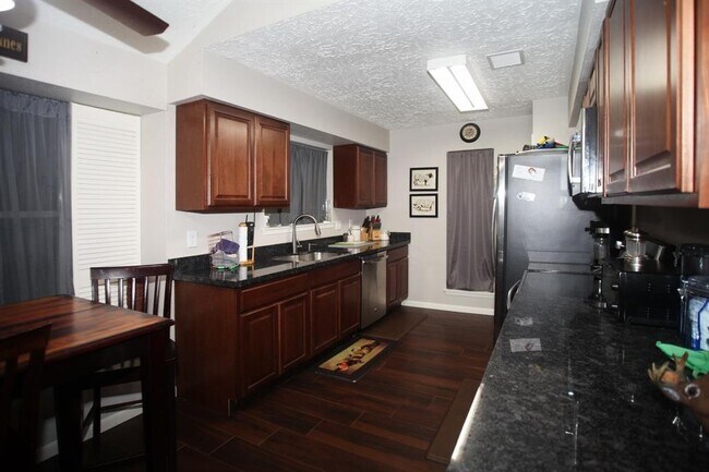 Building Photo - 22619 Braken Carter Ln
