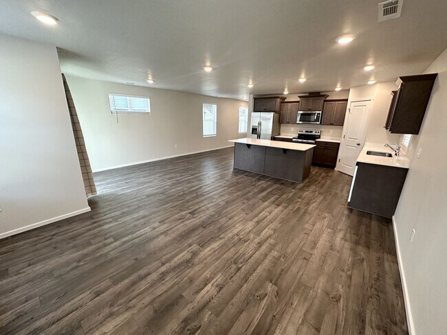 Building Photo - Brand new Kennewick home for lease!