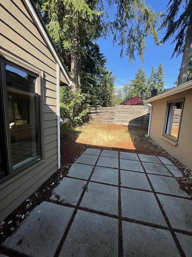 Building Photo - 1144 N 160th St
