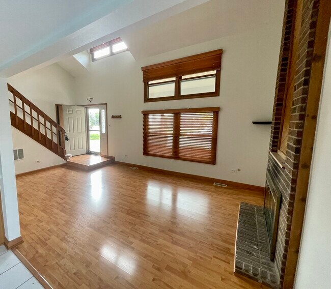 Building Photo - 9301 Waterford Ln
