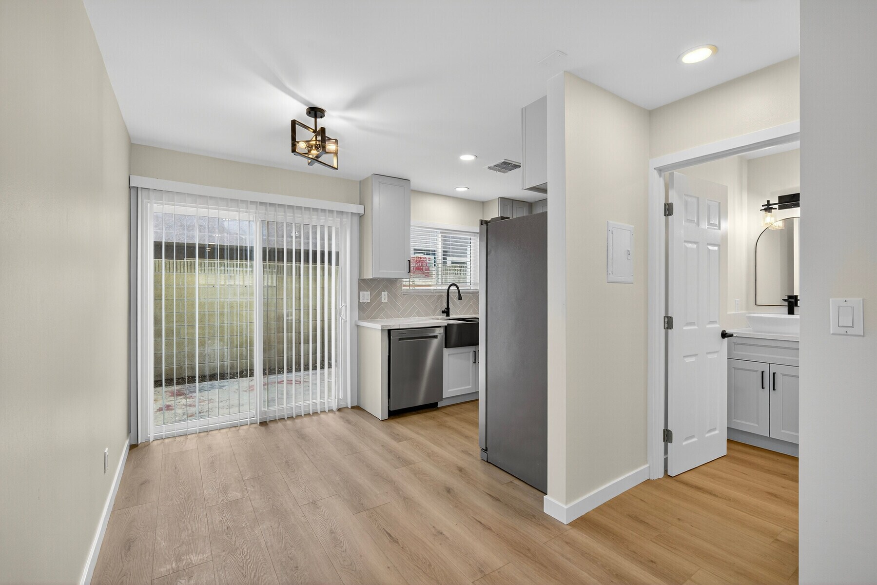 Building Photo - 11972 Walnut St