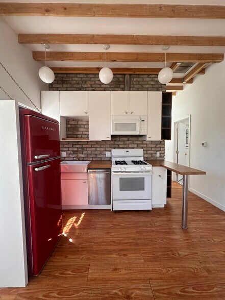 Building Photo - 4244 Gateway Ave
