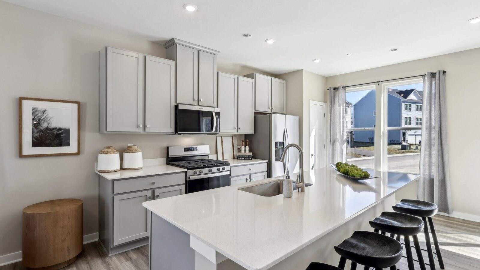 Building Photo - 695 Olivia St