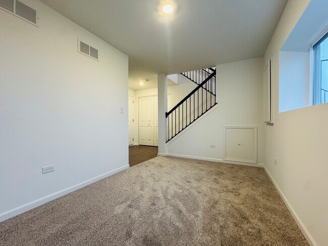 Building Photo - 25660 W Yorkshire Dr