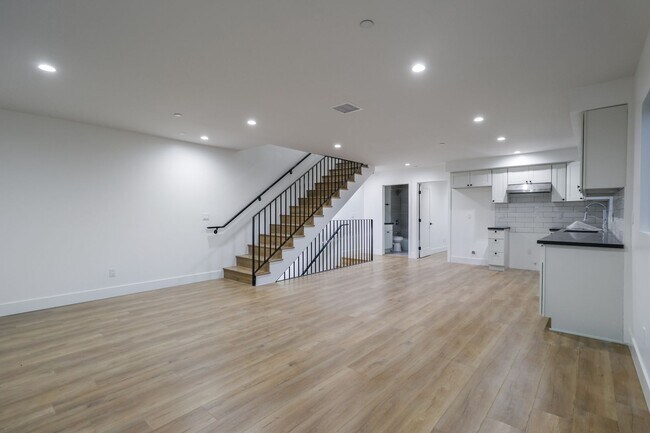 Building Photo - 4647 Pickford St