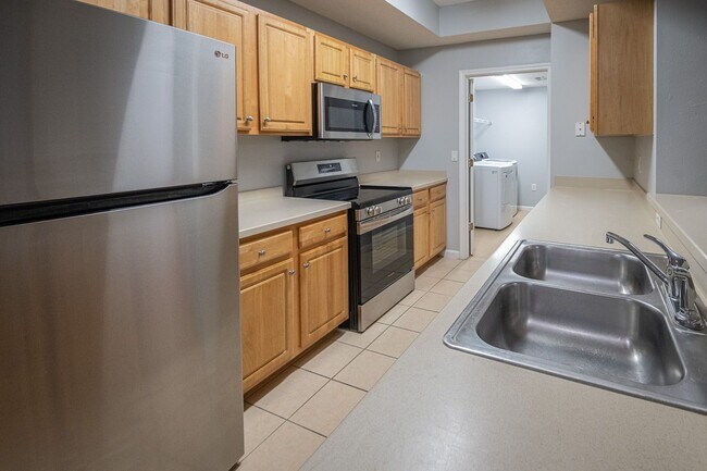 Building Photo - Available for Immediate Move in!  Gorgeous 2 Bedroom Condo with Garage on the 1st Floor!