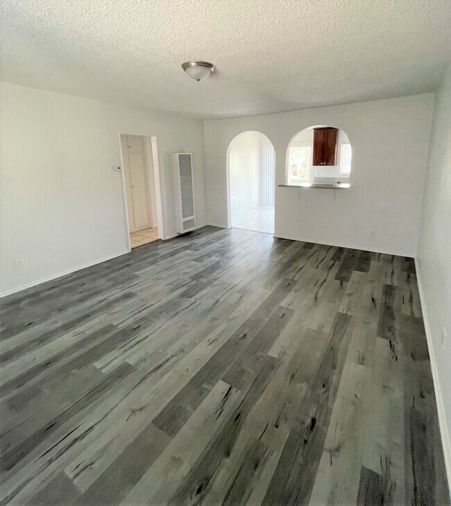 Building Photo - 271 Parke St