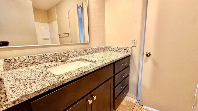 Building Photo - 6715 Lyrewood Ln