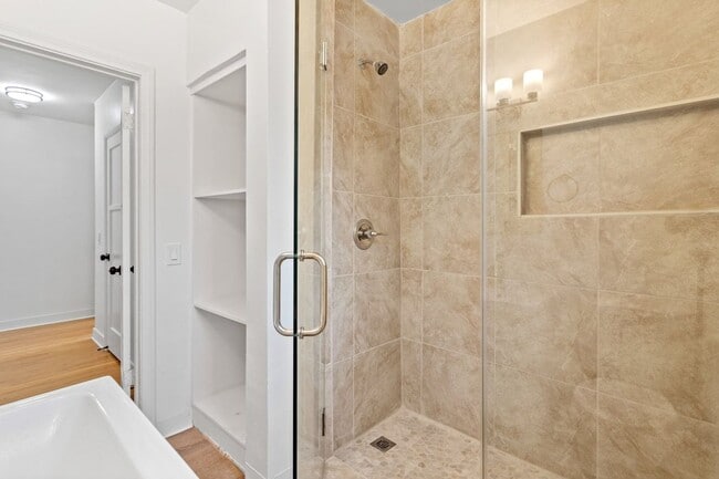 Building Photo - Remodeled 2-Bedroom Apartment Near UCLA wi...