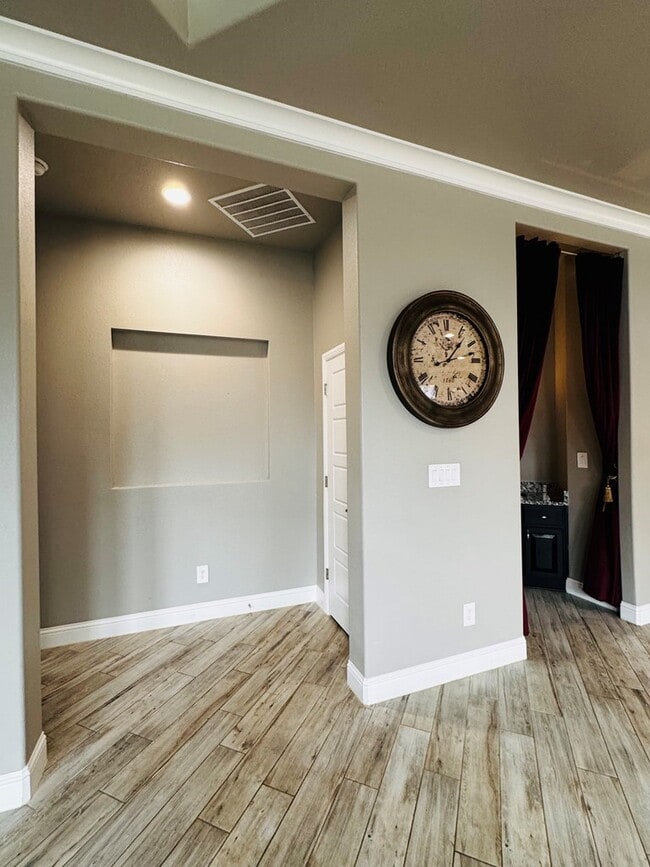 Building Photo - 8632 Alnwick Dr