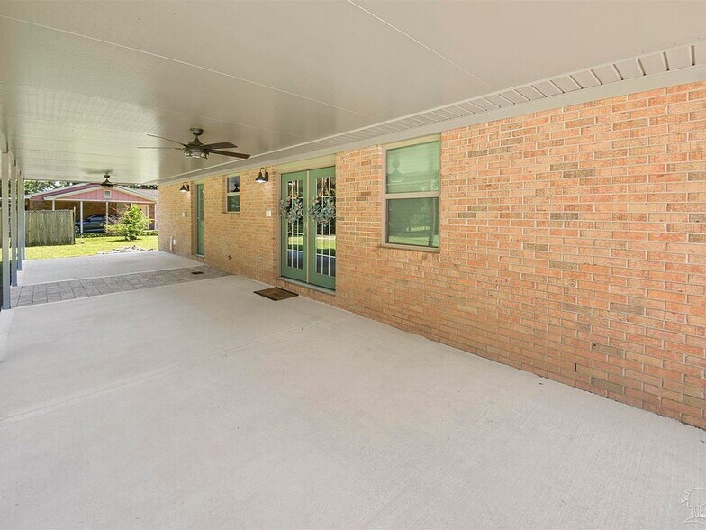 Building Photo - 5519 Royal St
