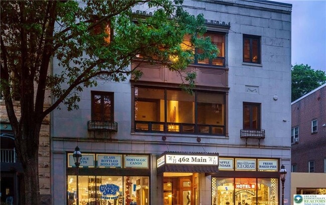 Primary Photo - 462 Main St