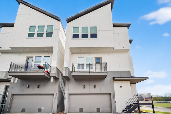 Building Photo - 2511 N MacGregor Way