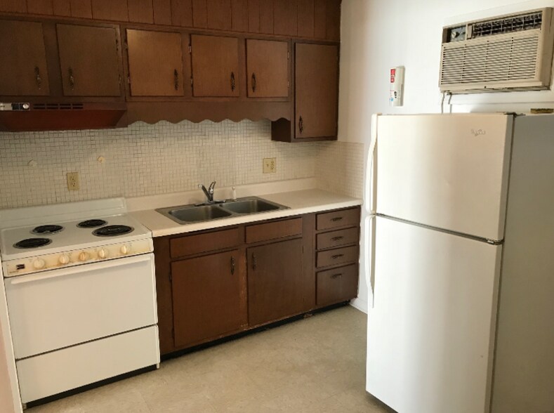 Building Photo - 737 10th Ave