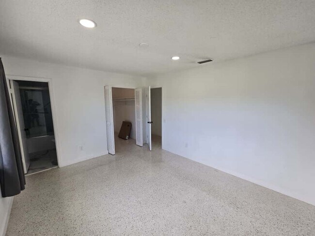 Building Photo - Beautiful Fort Pierce Home – Great Locatio...