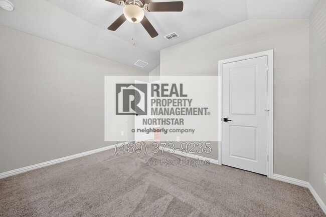 Building Photo - 2501 Real Quiet Dr