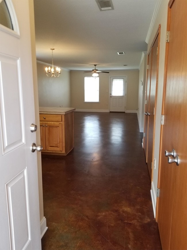 Building Photo - 9 Heartwood Pl Dr
