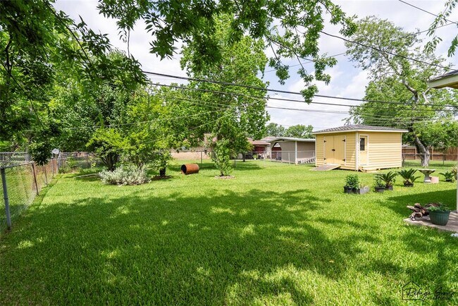 Building Photo - 719 Kilpatrick St