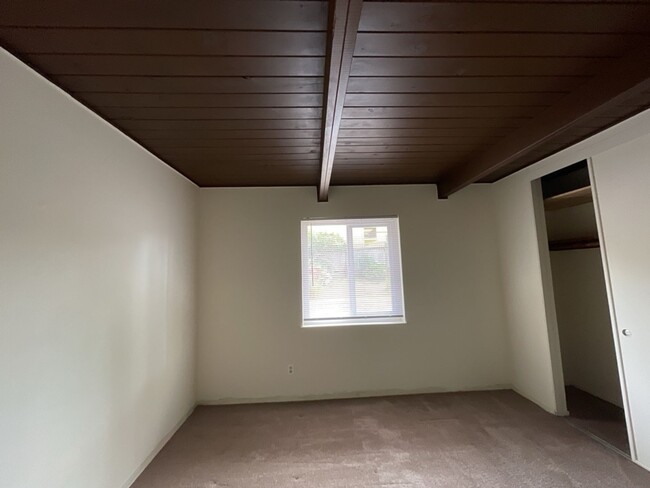 Building Photo - Spacious Pet Friendly Humboldt Hill Home