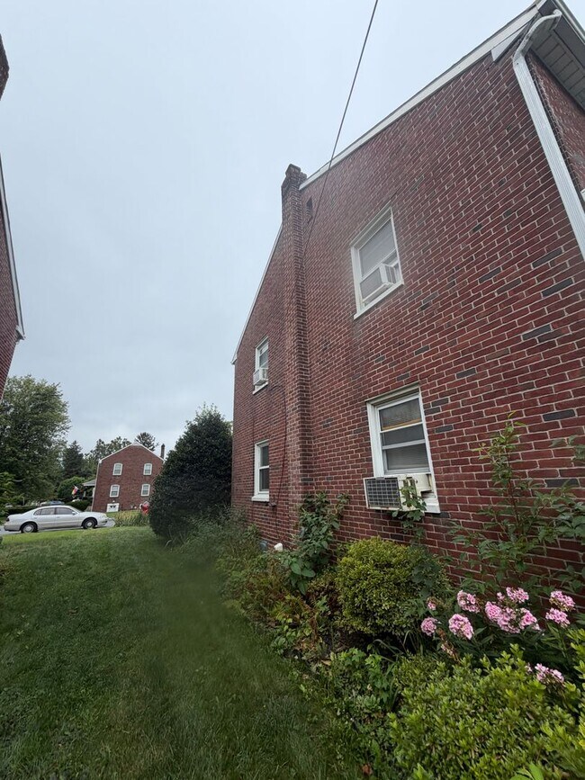 Building Photo - AVAILABLE FOR SHOWING NOW!!! 3 BEDROOM / 1 BA