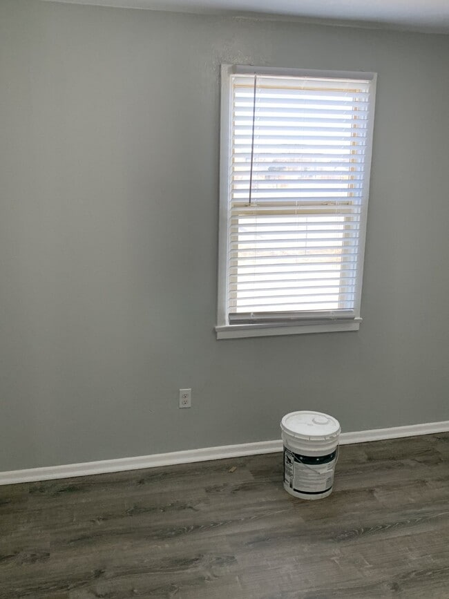 Building Photo - 3 Bedroom One Bath House for Rent