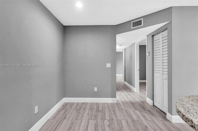 Building Photo - 1263 SW 46th Ave