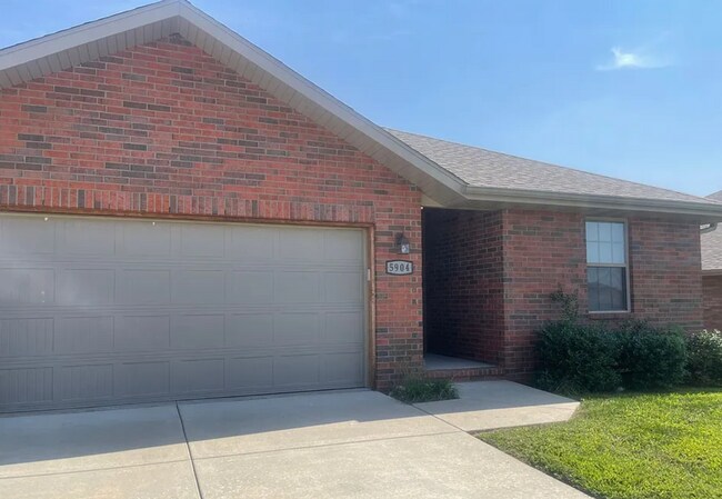 Building Photo - 3 Bedroom 2 Bathroom 2 CAR GARAGE