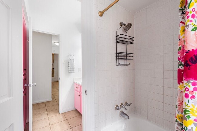 Building Photo - 2214 Deer Valley Dr