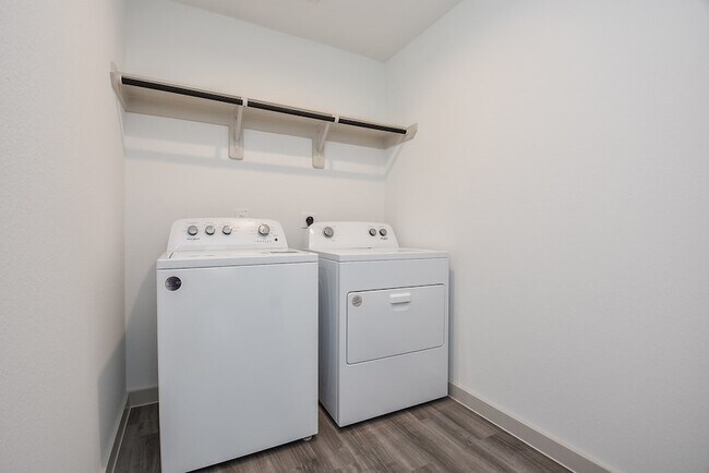 Building Photo - 7827 Sleek Flock Ln