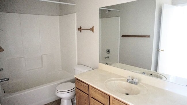Building Photo - 2301 Flintstone Cir