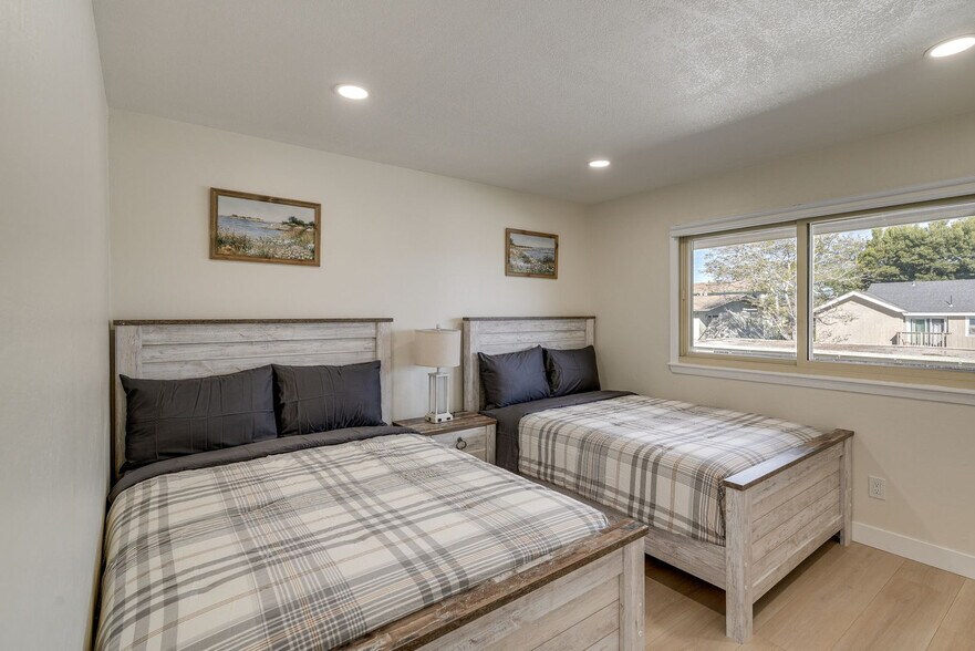Building Photo - 440 Dela Vina Ave