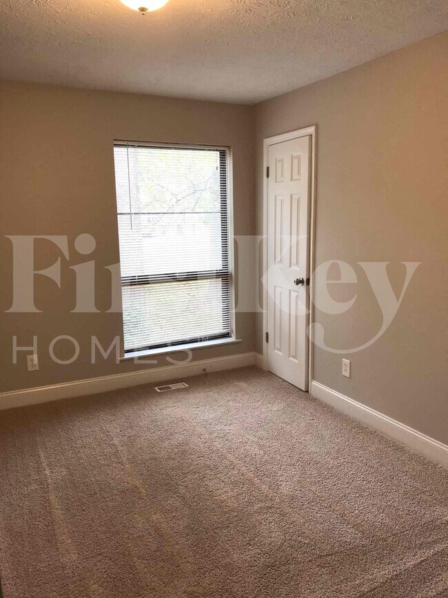 Building Photo - 103 Walnut Way