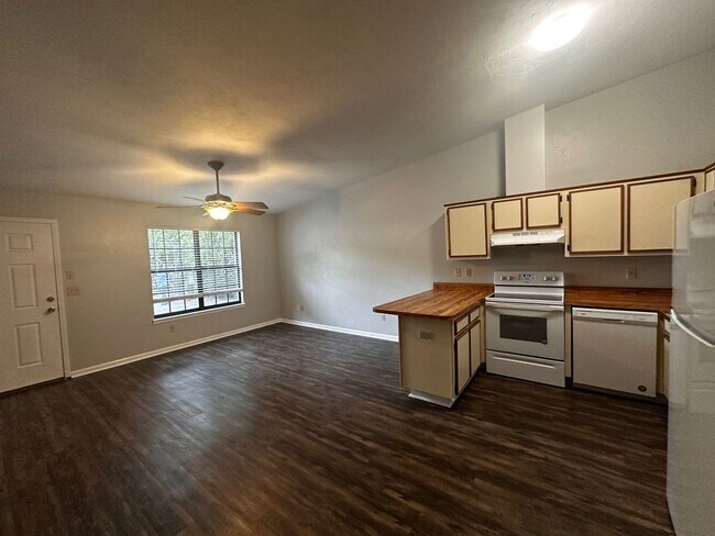 Building Photo - 214-A White Drive @ Cedar Pines-Move In Ready