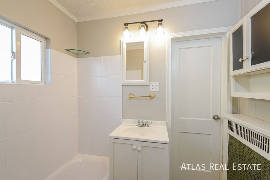 Building Photo - 657 Irving St