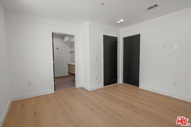 Building Photo - 849 N June St