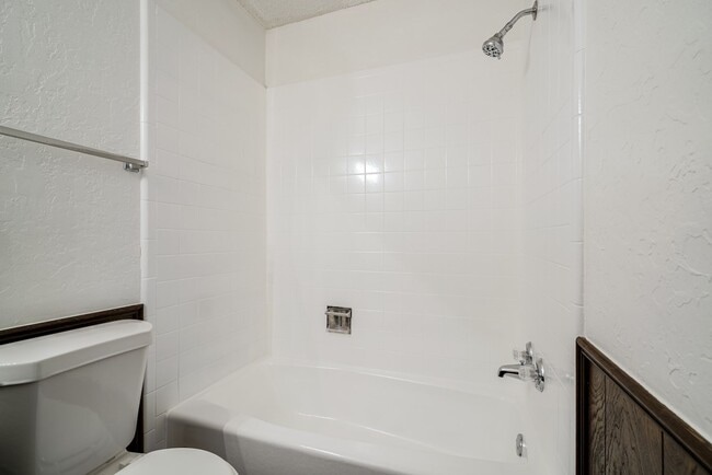 Building Photo - Arbors