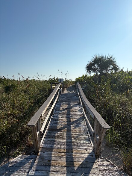 Building Photo - 5000 Ocean Beach Blvd