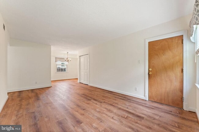 Building Photo - 2805 Arlington Blvd