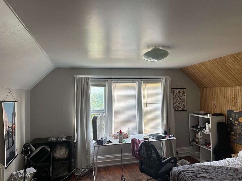 Building Photo - 302 Mitchell St