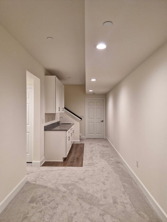 Building Photo - 820 Promenade Dr