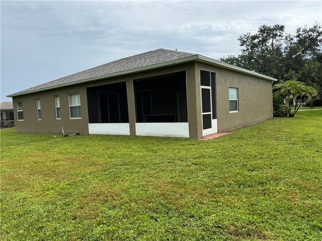 Building Photo - 707 46th Square