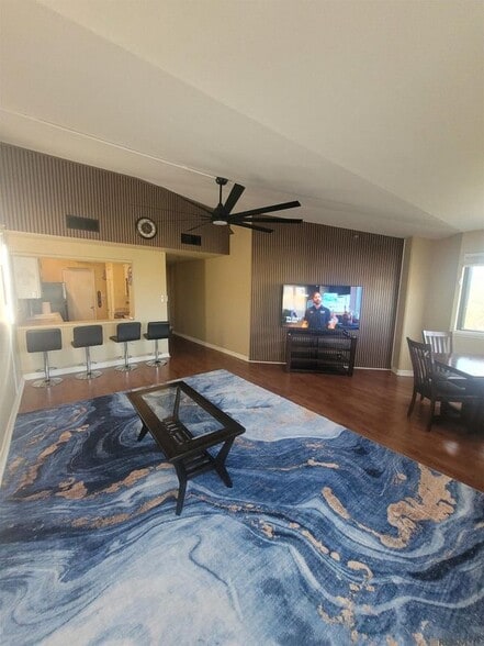 Building Photo - 11550 Southfork Ave