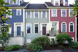 Building Photo - Beautiful Townhouse in White River Junction
