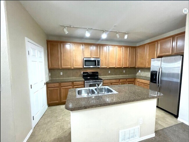 Building Photo - Quiet, Open and Private, Surounded by Nature! Attached 2 CAR Garage!